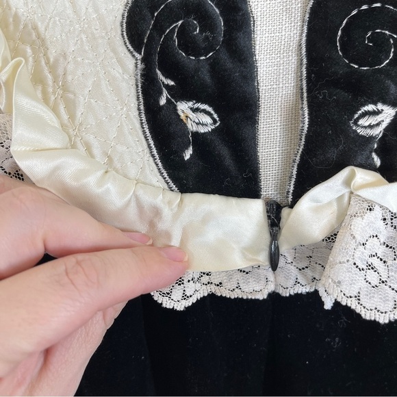 Vintage Black velvet zip up mum - Picture 8 of 13